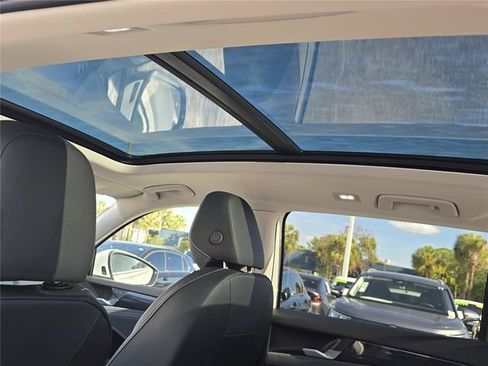 New 2026 Volkswagen Tiguan SE FWD image 21