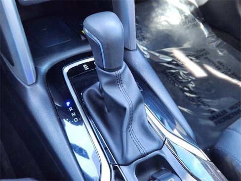 Used 2023 Toyota Corolla Cross XLE image 22