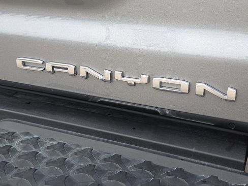 Used 2026 GMC Canyon Denali image 9