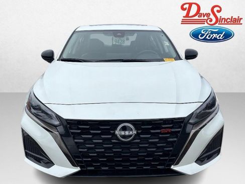 Used 2023 Nissan Altima 2.5 SR w/ SR Premium Package image 2