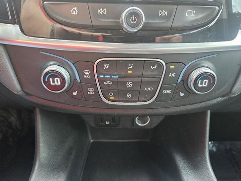 Used 2019 Chevrolet Traverse LT FWD image 22