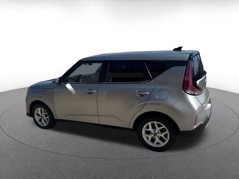 Used 2025 Kia Soul LX w/ LX Technology Package FWD image 10