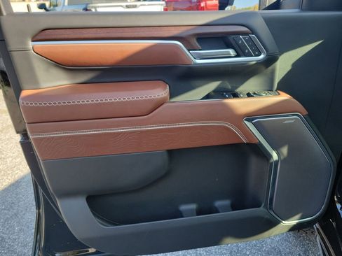 New 2025 GMC Sierra 3500 Denali Ultimate AWD/4WD image 19