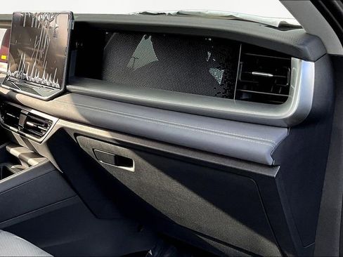 New 2026 Volkswagen Tiguan SE image 26