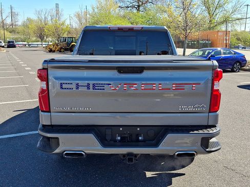 Used 2021 Chevrolet Silverado 1500 High Country w/ Technology Package AWD/4WD image 5