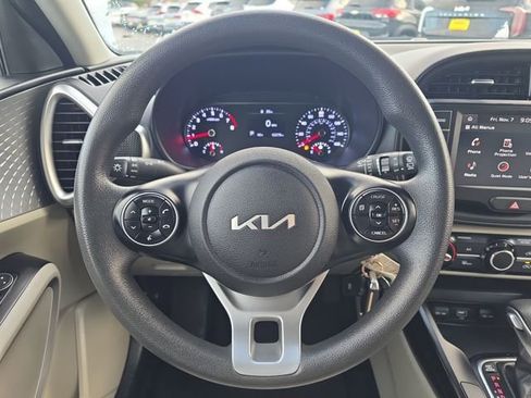 Used 2022 Kia Soul LX image 19