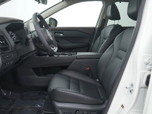 Used 2023 Nissan Rogue SV w/ SV Premium B Package image 24