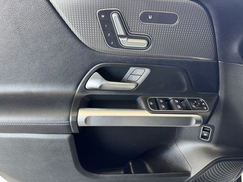 Used 2020 Mercedes-Benz GLB 250 4MATIC image 9