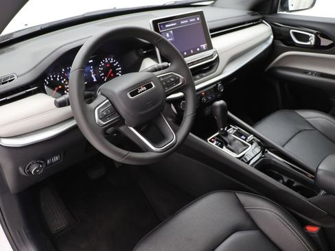 Used 2025 Jeep Compass Limited AWD/4WD image 13