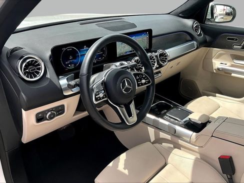Certified 2023 Mercedes-Benz EQB 300 4MATIC w/ Exclusive Package image 17