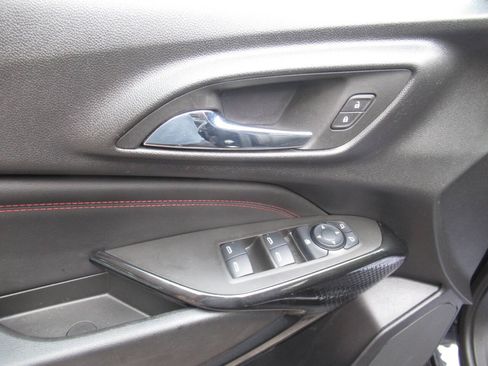 Used 2024 Chevrolet Trax RS FWD image 18