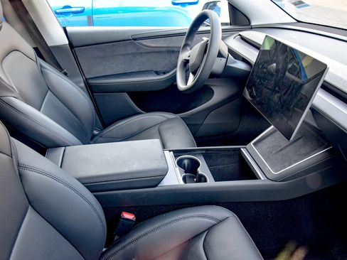 Used 2026 Tesla Model Y Long Range AWD/4WD image 18