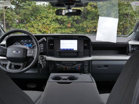 Certified 2024 Ford F250 XL w/ XL Chrome Package image 9