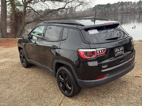 Used 2018 Jeep Compass Latitude w/ Popular Equipment Group image 9