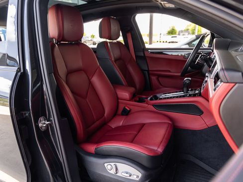 Used 2024 Porsche Macan S AWD/4WD image 45