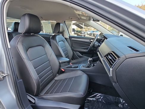 Used 2024 Volkswagen Jetta SE FWD image 10