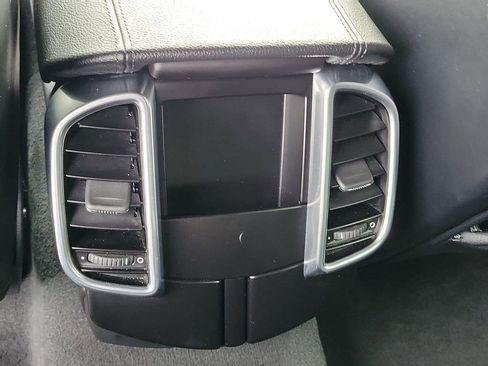 Used 2018 Porsche Cayenne Platinum Edition image 25