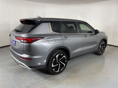 Used 2024 Mitsubishi Outlander SE image 8