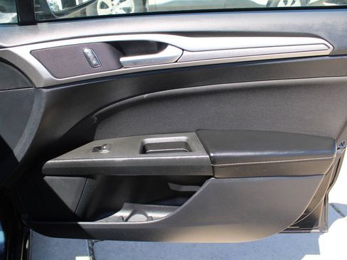 Used 2020 Ford Fusion SE FWD image 11