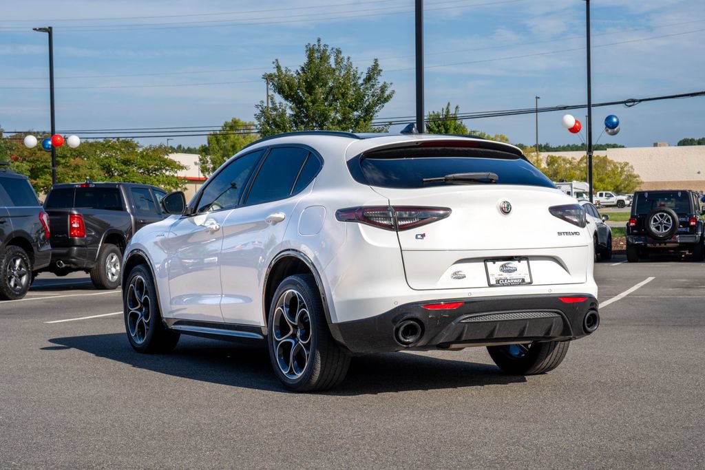 Used 2024 Alfa Romeo Stelvio Veloce AWD/4WD image 4