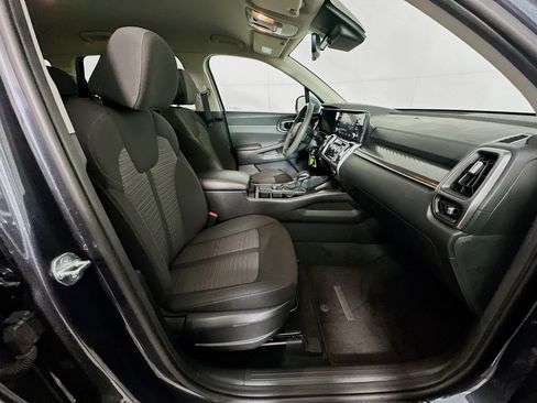 Used 2023 Kia Sorento LX image 32