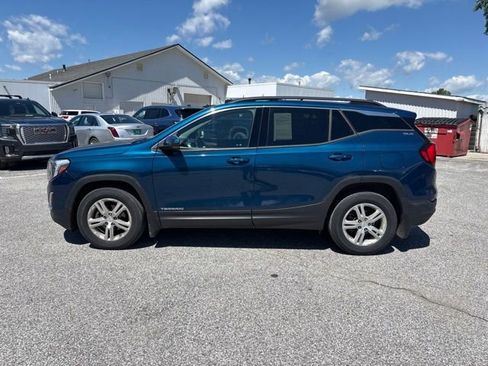 Used 2020 GMC Terrain SLE w/ Driver Convenience Package AWD/4WD image 2
