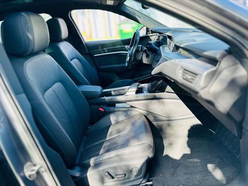 Used 2022 Audi e-tron Premium Plus w/ Premium Plus Package image 21