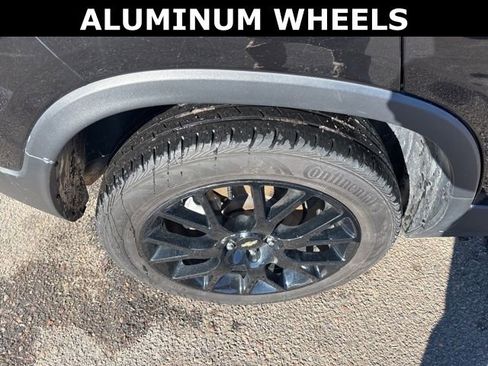 Used 2022 Chevrolet Trax LT w/ Midnight Edition image 23