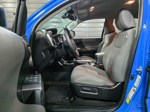 Used 2021 Toyota Tacoma SR5 w/ Blackout Package (TMS) image 16