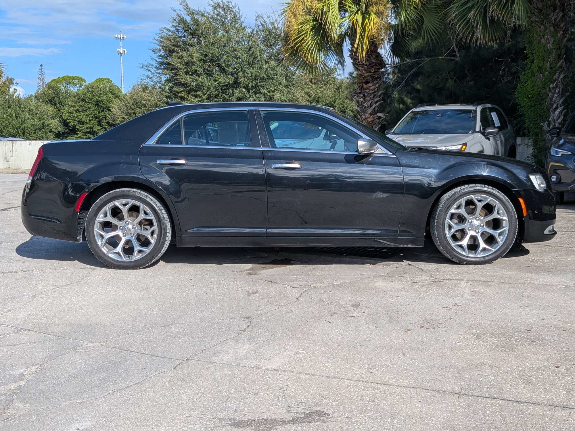 Used 2018 Chrysler 300 C w/ Safetytec Plus Group RWD image 2