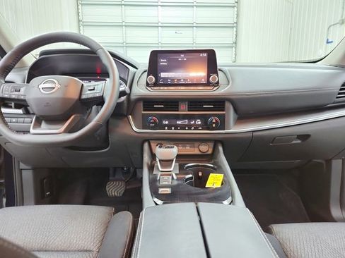 Used 2025 Nissan Rogue SV FWD image 26