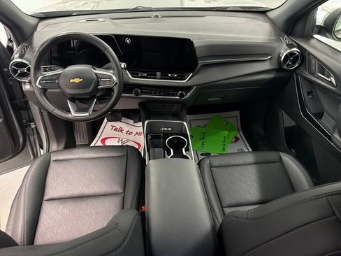 Used 2025 Chevrolet Equinox LT w/ Convenience Package II FWD image 19