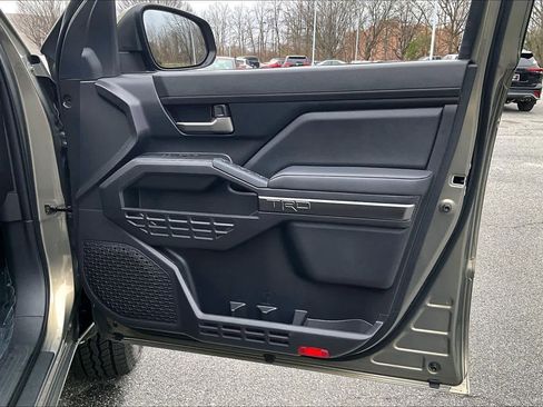 Used 2025 Toyota Tacoma TRD Off-Road image 22