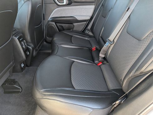 Used 2024 Jeep Compass Latitude image 16