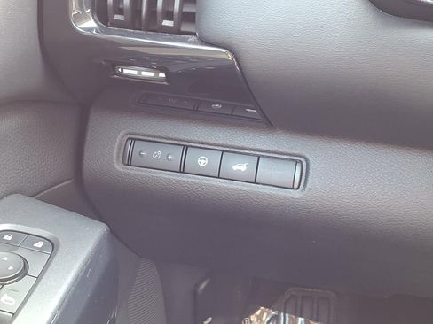 Used 2025 Nissan Pathfinder SV AWD/4WD image 17