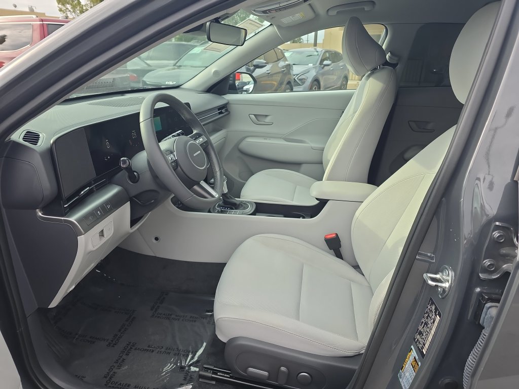 Used 2025 Hyundai Kona SEL FWD image 9