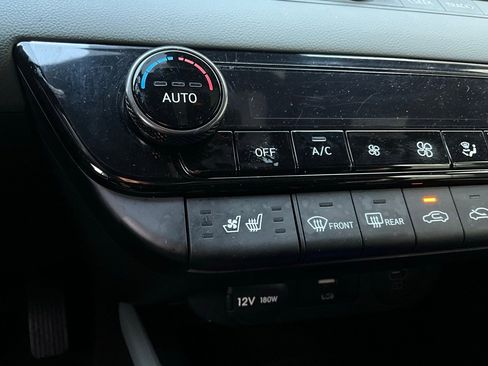 Used 2025 Hyundai Elantra Limited image 26