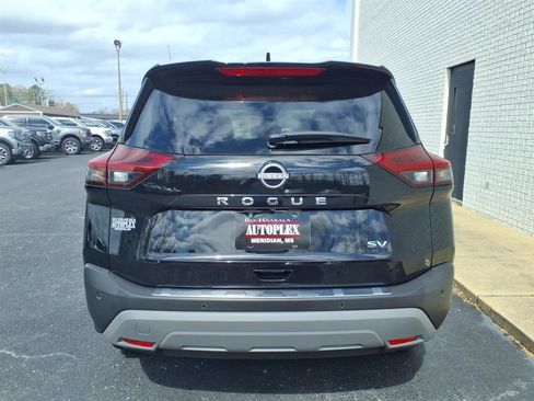 Used 2023 Nissan Rogue SV image 4