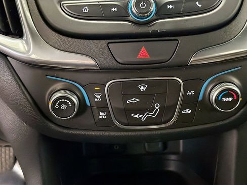 Used 2018 Chevrolet Equinox LT image 14