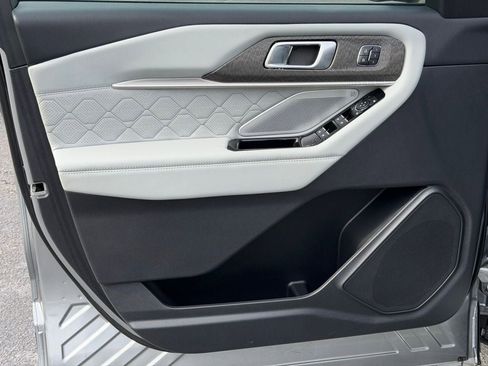 Certified 2025 Ford Explorer Platinum w/ Ultimate Package image 28