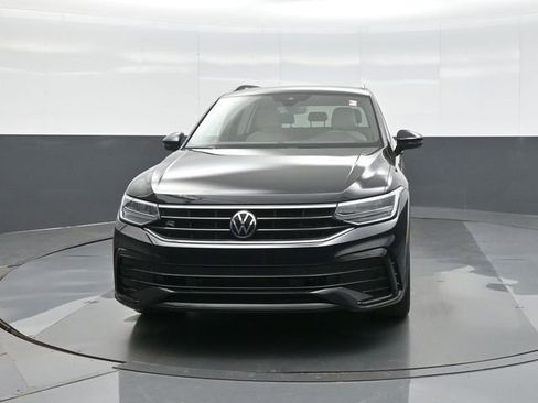 Used 2023 Volkswagen Tiguan SE R-Line AWD/4WD image 2