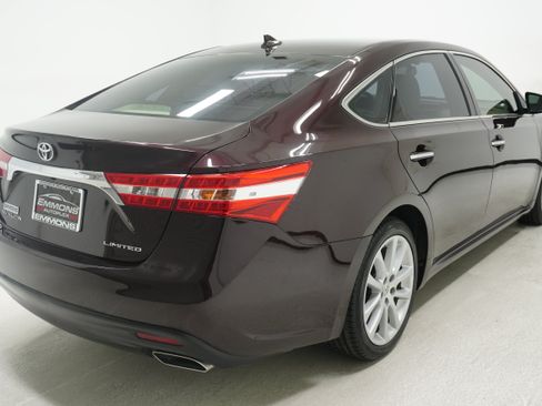Used 2015 Toyota Avalon Limited w/ Technology Package FWD image 4