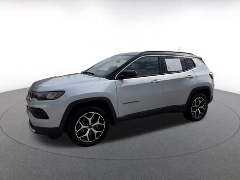 Used 2025 Jeep Compass Limited AWD/4WD image 8