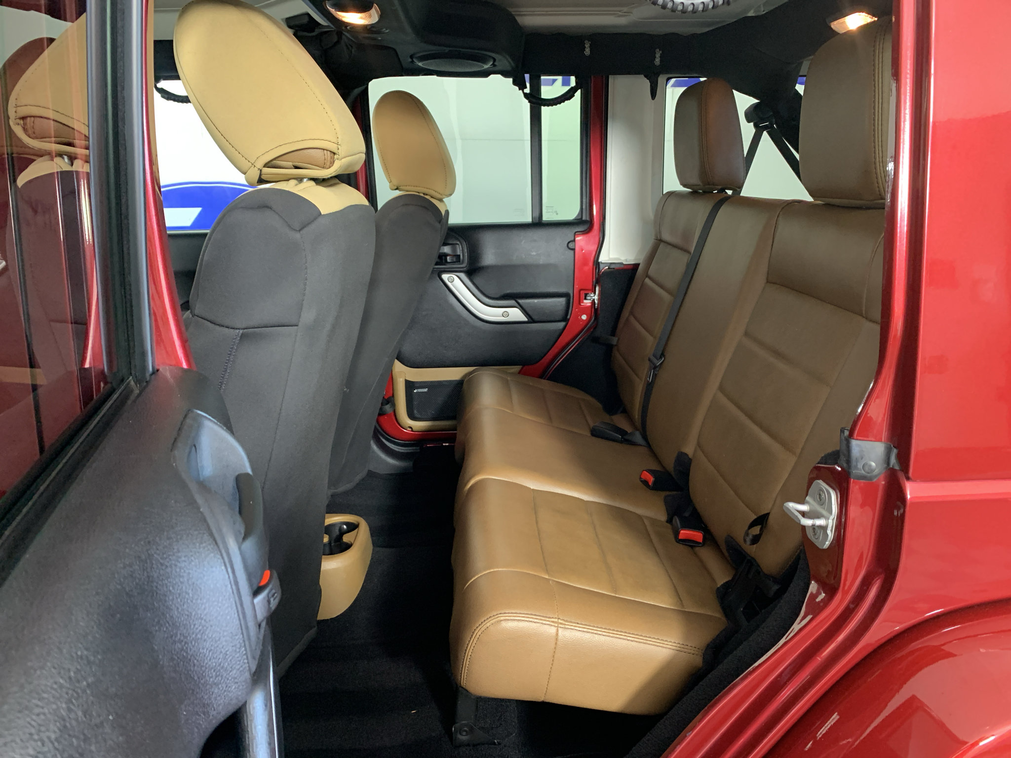 Used 2012 Jeep Wrangler Unlimited Sahara w/ Mopar Chrome Edition Group AWD/4WD image 26