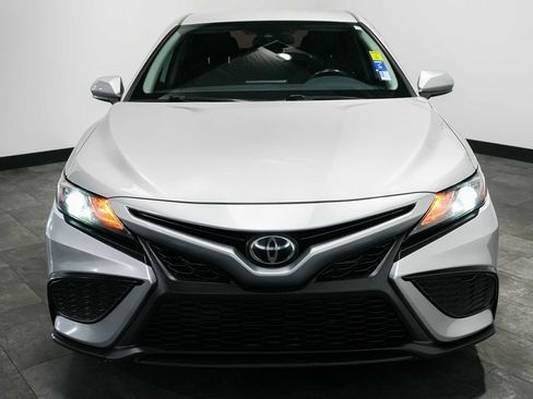 Used 2021 Toyota Camry SE FWD image 6