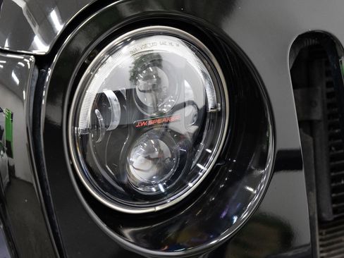 Used 2016 Jeep Wrangler Unlimited Rubicon image 26