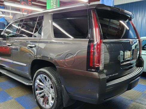 Used 2020 Cadillac Escalade Luxury w/ LPO, Radiant Package image 5