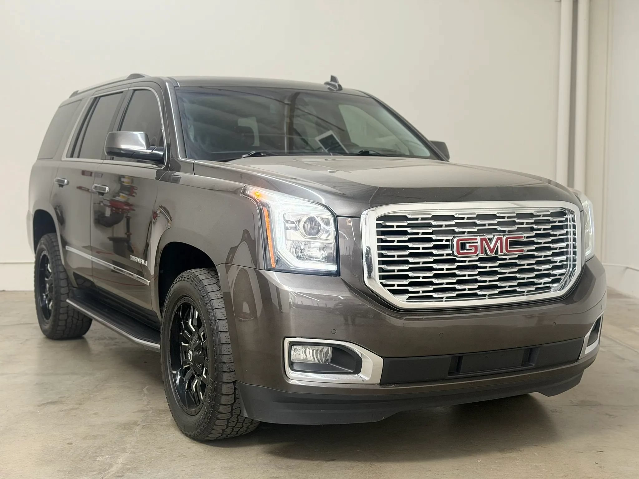 Used 2019 GMC Yukon Denali w/ Open Road Package AWD/4WD image 3
