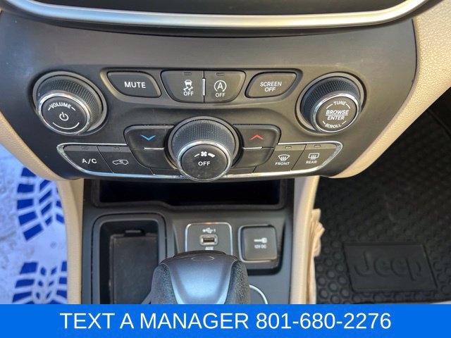 Used 2019 Jeep Cherokee Latitude w/ Cold Weather Group FWD image 26