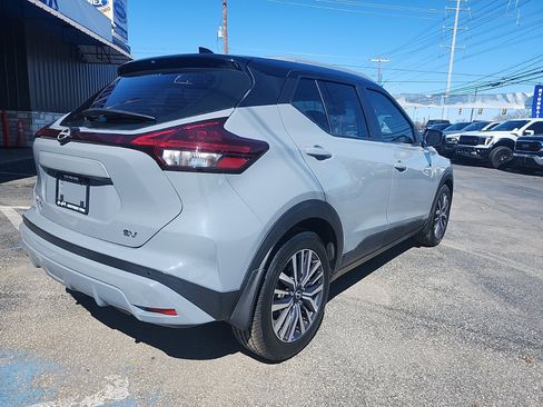 Used 2023 Nissan Kicks SV image 3